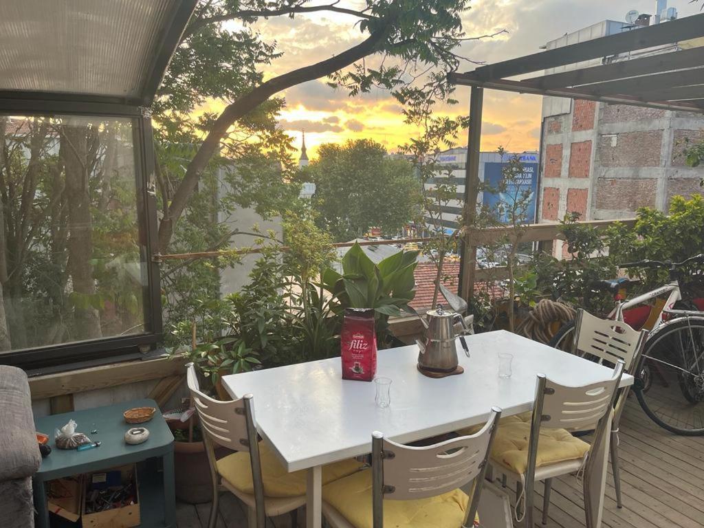 Central Apartment Kadikoy Terrace Bbq Close 2 Block Ferry Bull Metro Nighlife Стамбул Экстерьер фото