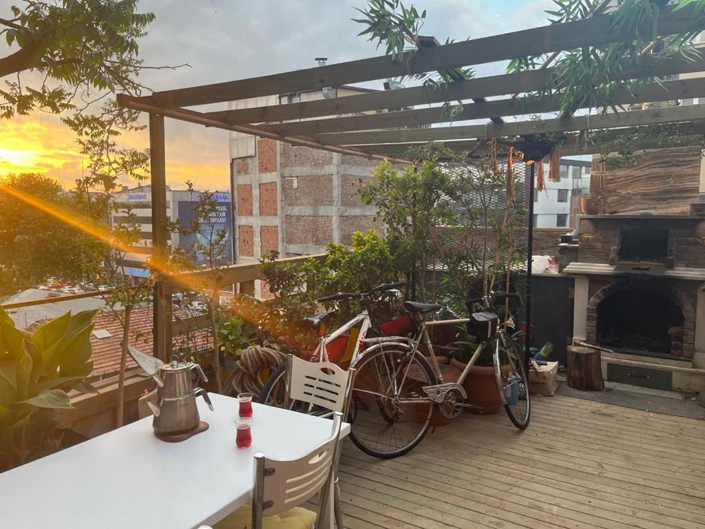 Central Apartment Kadikoy Terrace Bbq Close 2 Block Ferry Bull Metro Nighlife Стамбул Экстерьер фото