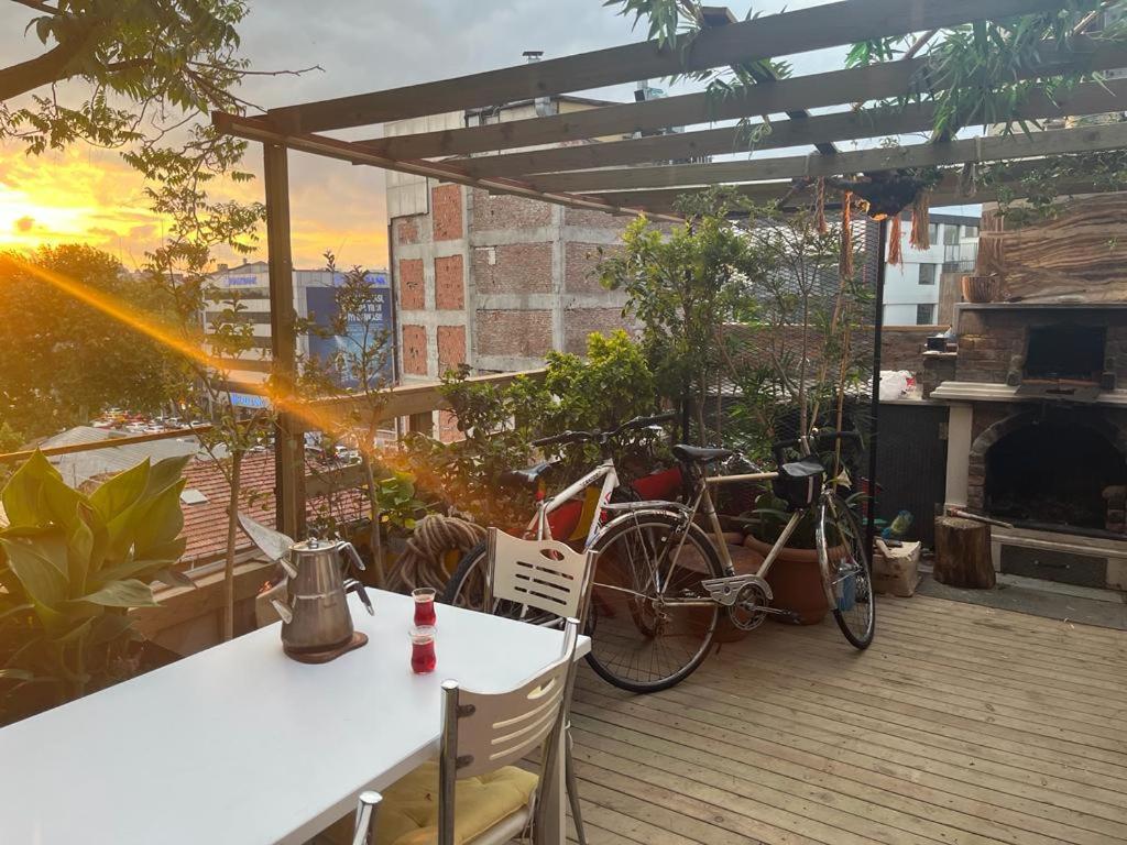 Central Apartment Kadikoy Terrace Bbq Close 2 Block Ferry Bull Metro Nighlife Стамбул Экстерьер фото